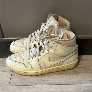 Super cute Air Jordan Sneakers! Unisex! Good condition!